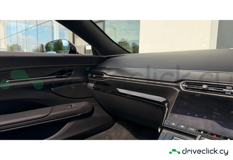 Aston Martin Vantage Black