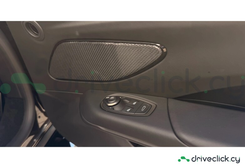 Aston Martin Vantage Black