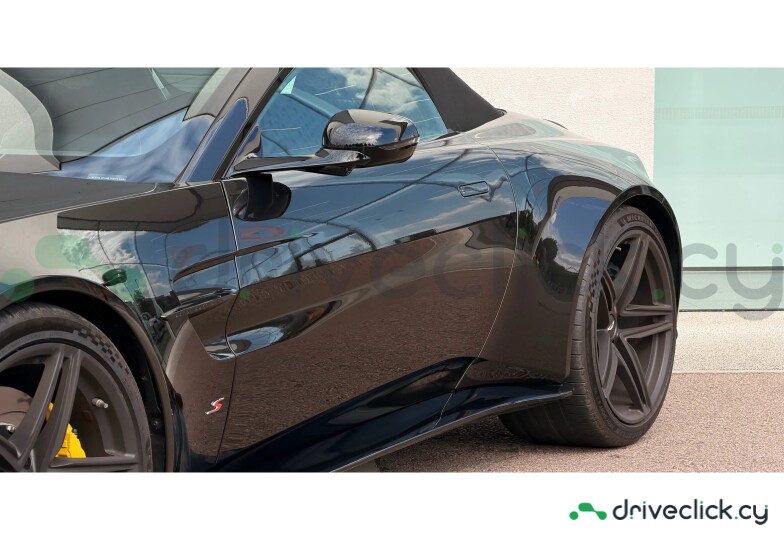 Aston Martin Vantage Black