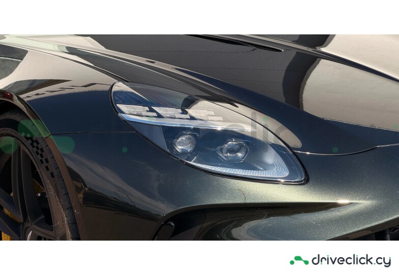 Aston Martin Vantage Black