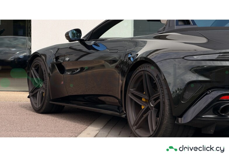 Aston Martin Vantage Black