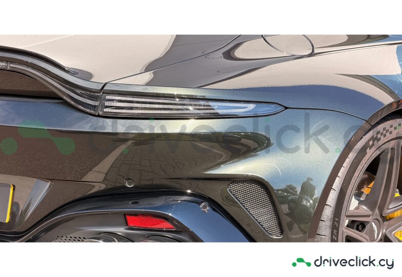 Aston Martin Vantage Black