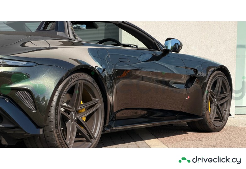 Aston Martin Vantage Black