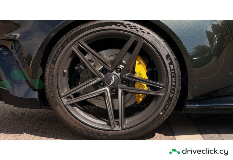 Aston Martin Vantage Black