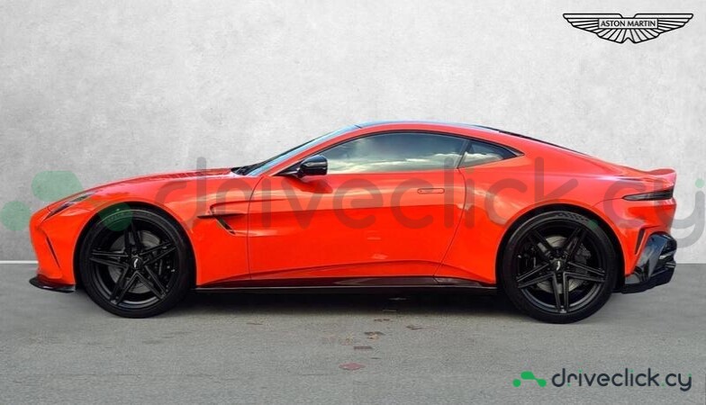 Aston Martin Vantage Оранжевый