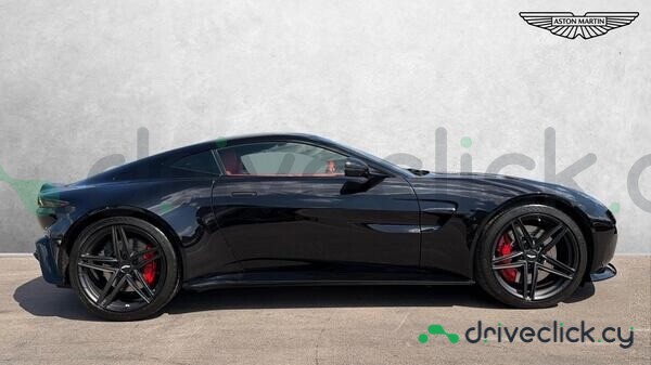 Aston Martin Vantage Black