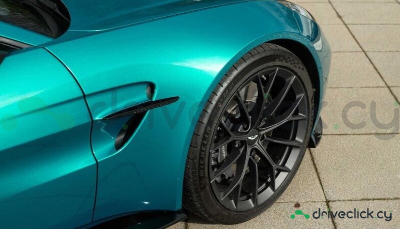 Aston Martin Vantage Turquoise