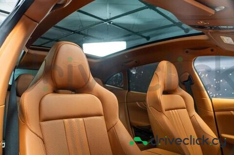 Aston Martin DBX Green