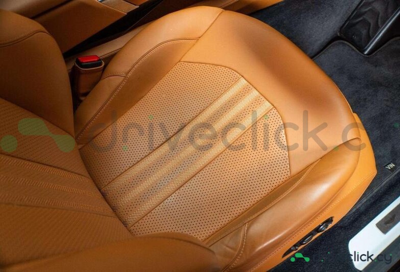 Aston Martin DBX Green