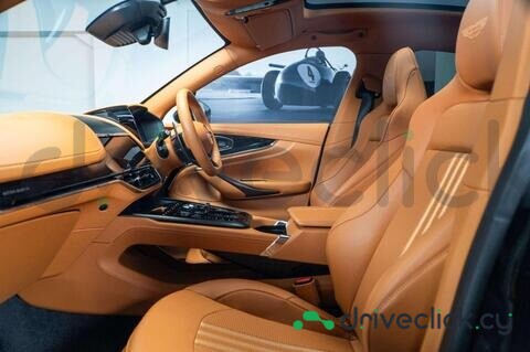 Aston Martin DBX Green