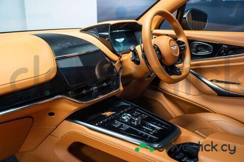 Aston Martin DBX Green