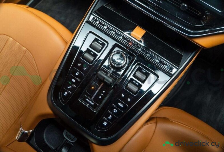 Aston Martin DBX Green