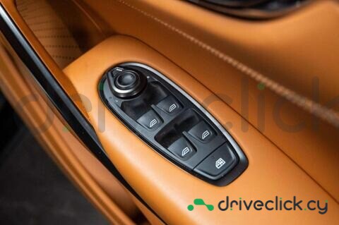 Aston Martin DBX Green