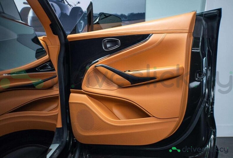 Aston Martin DBX Green