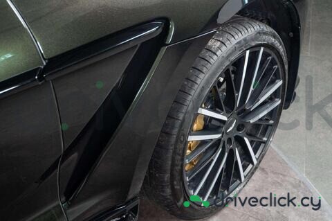Aston Martin DBX Green