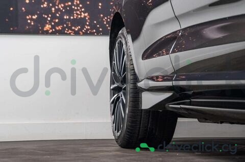 Aston Martin DBX Green