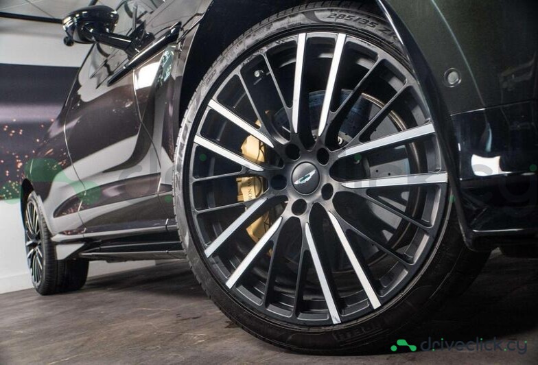 Aston Martin DBX Green