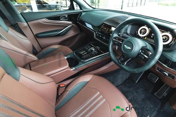 Aston Martin DBX Серый