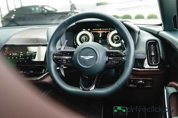 Aston Martin DBX Серый