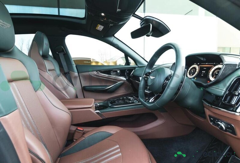 Aston Martin DBX Серый