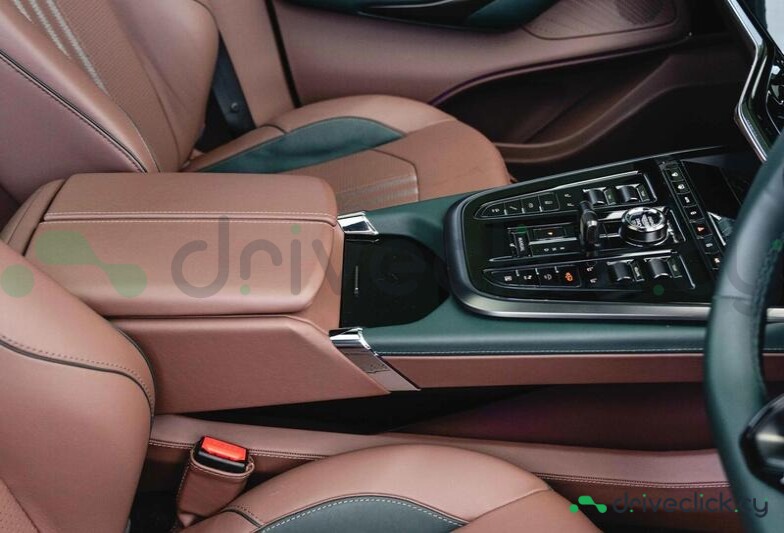 Aston Martin DBX Серый
