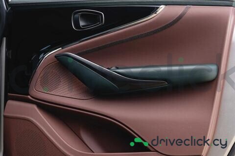 Aston Martin DBX Серый