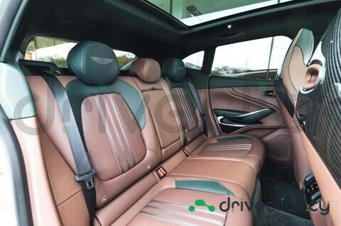 Aston Martin DBX Серый