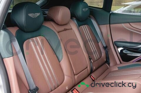 Aston Martin DBX Серый