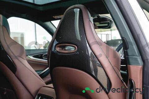 Aston Martin DBX Серый