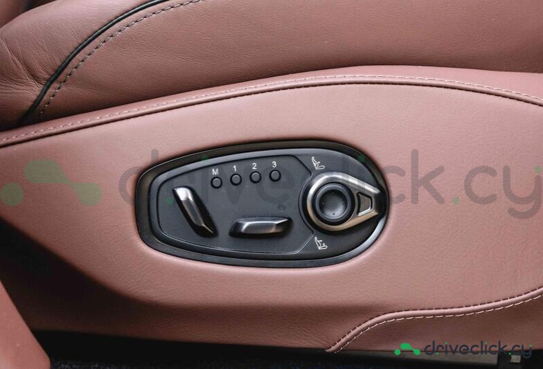 Aston Martin DBX Серый