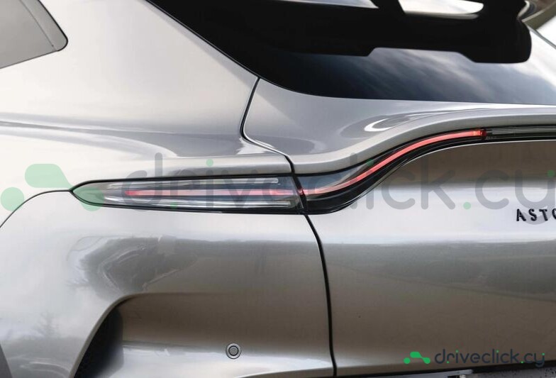 Aston Martin DBX Серый