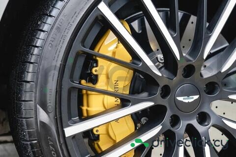 Aston Martin DBX Серый