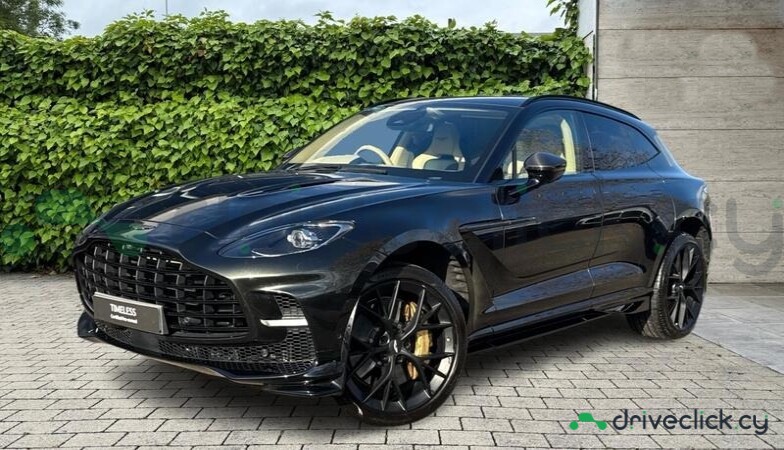 Aston Martin DBX Green