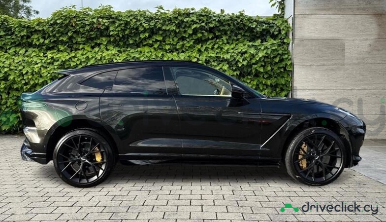 Aston Martin DBX Green