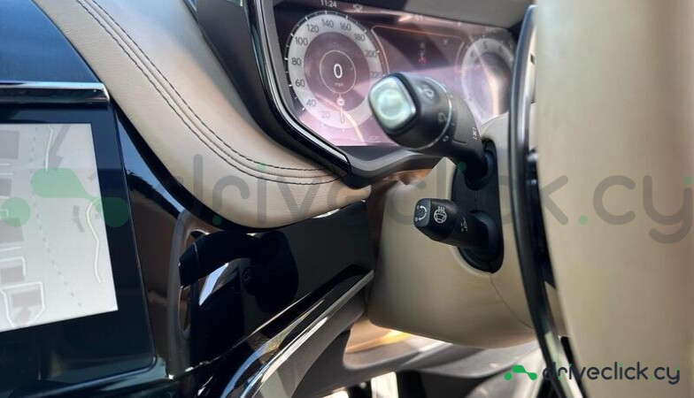 Aston Martin DBX Green