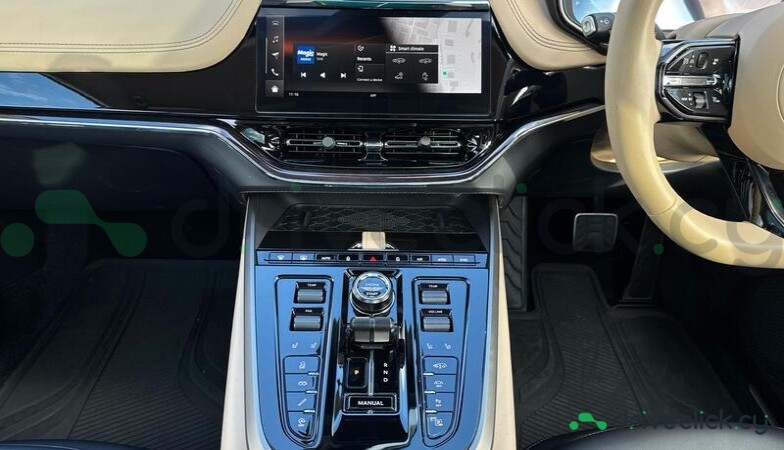 Aston Martin DBX Green