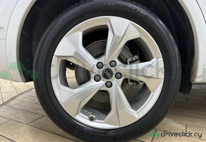 Audi Q5 Sportback Белый