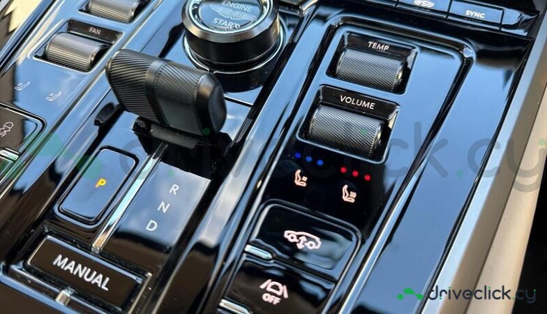 Aston Martin DBX Green