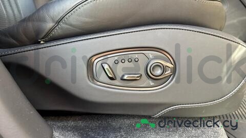 Aston Martin DBX Green