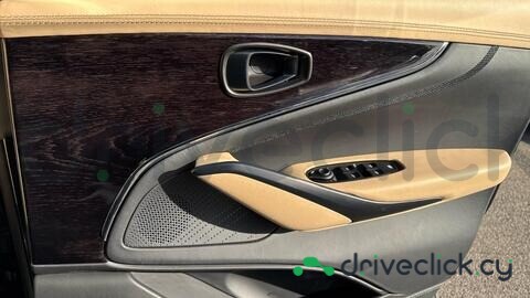 Aston Martin DBX Green