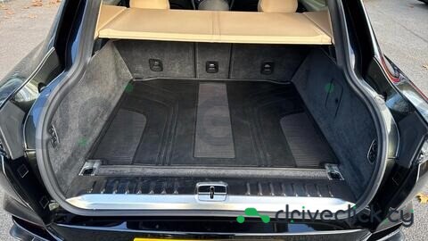 Aston Martin DBX Green