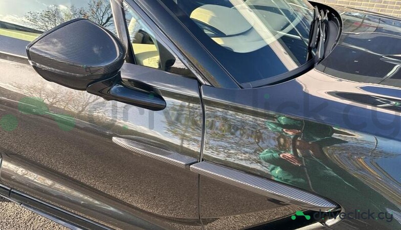 Aston Martin DBX Green