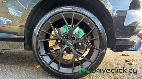 Aston Martin DBX Green