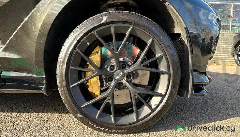 Aston Martin DBX Green