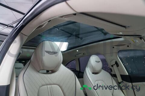 Aston Martin DBX Black