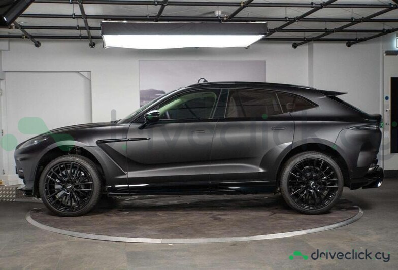Aston Martin DBX Black