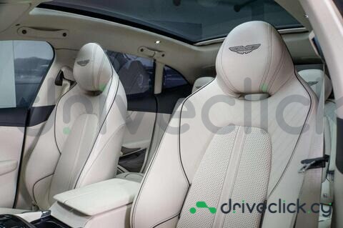 Aston Martin DBX Black