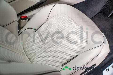 Aston Martin DBX Black