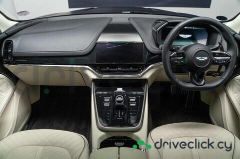 Aston Martin DBX Black