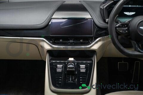 Aston Martin DBX Black